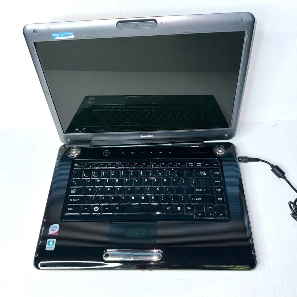Working Toshiba Satellite A305-S6879 15.4” laptop & adapter, special edition